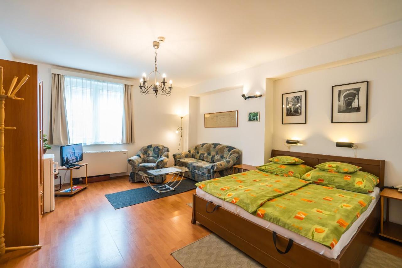 Szent Kristof Panzio Bed & Breakfast Esztergom Eksteriør bilde